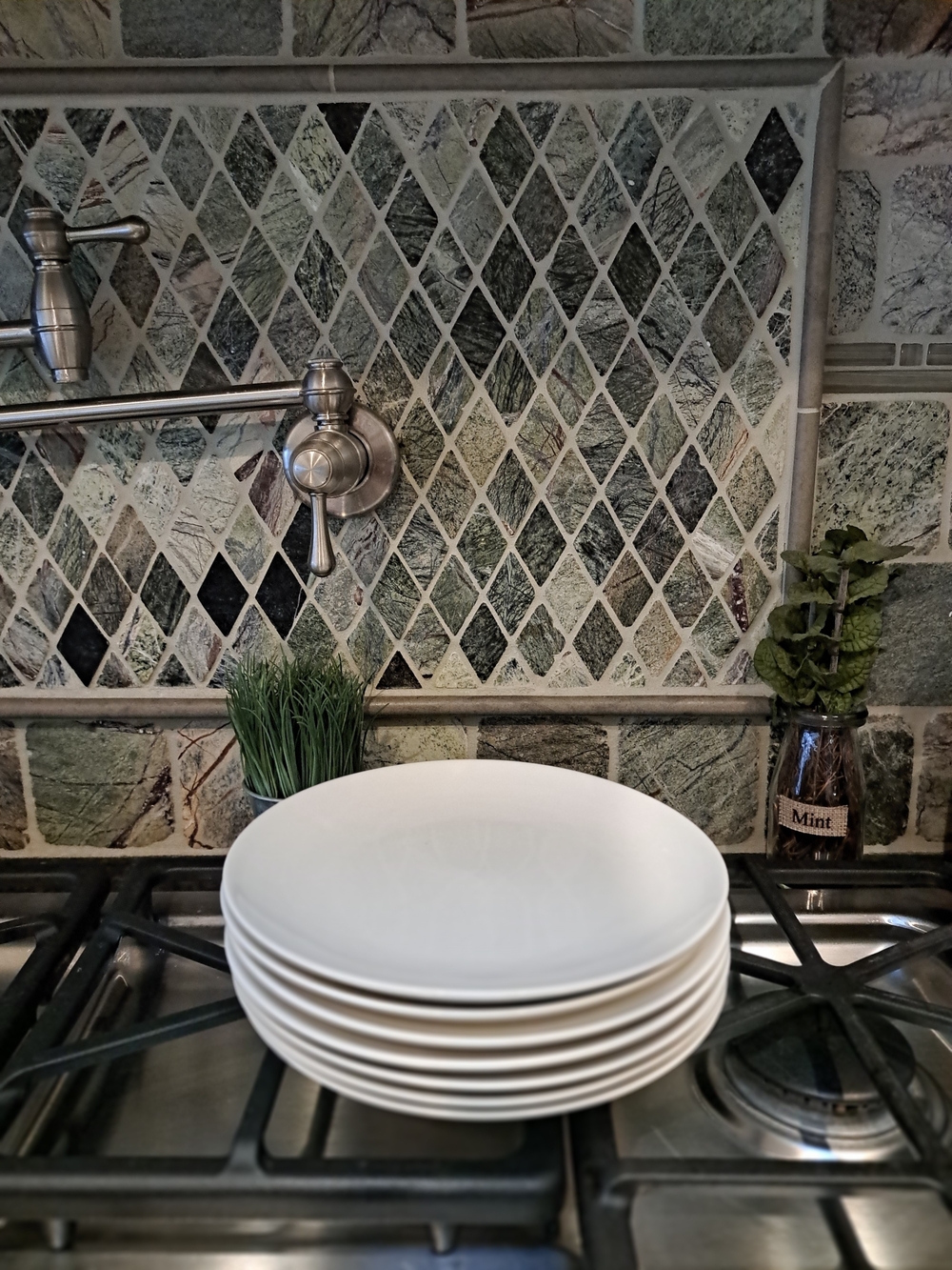 White Plates - 8.5" Set Of 7